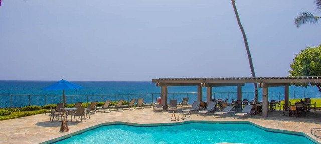 Wonderful Kona oceanfront 6 bedrooms for 14!