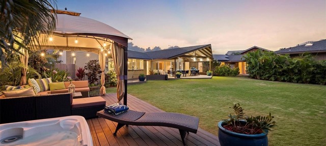 Work remote or vacation in a 5 bedroom Kahala Oasis
