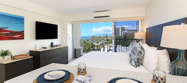 Wow! Ocean View Studio at Waikiki Shore, Just Steps to Waikiki Beach!