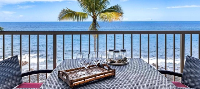 WOW! TOP FLOOR OCEANFRONT Kona Reef Condo, Private Lanai, Gorgeous Sunsets, A/C