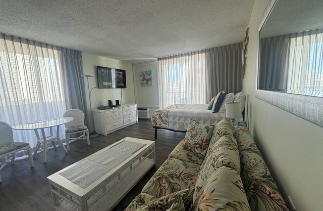 🌺 12 GUESTS 3 X ❤️AWESOME STUDIOS❤️ FREE PARKING 🏝️ 5MIN TO OCEAN 🏊‍♀️