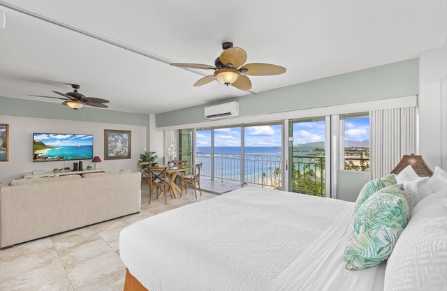 13th Floor Waikiki Shore - Ocean-front/King Bed/AC