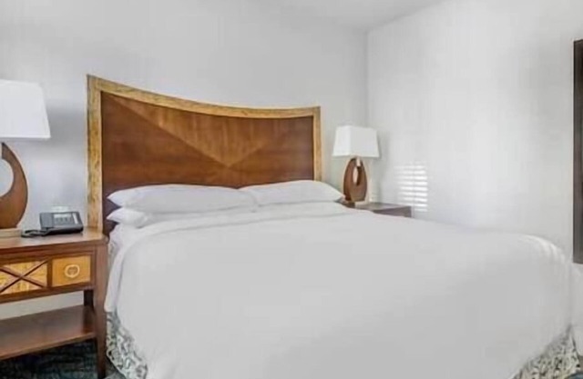 2 Hilton Grand Vacation Club Resort Lagoon Tower