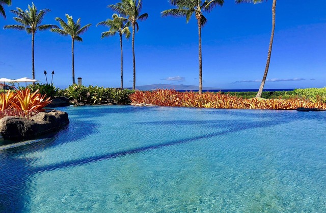 20% OFF SPECIAL SEPT 14 to 24 th DIRECT BEACHFRONT WAILEA 4Bd 3BA 3892 s.f.VIEWS