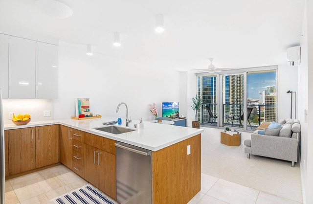23rd Floor Ala Moana 1bedroom with Parking