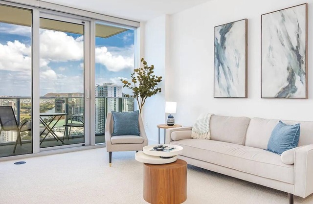 38th Fl Azure Ala Moana | Panoramic Views | King Bed | Parking