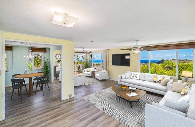 3BR Honolulu - Diamond Head + Private Garage, Deck