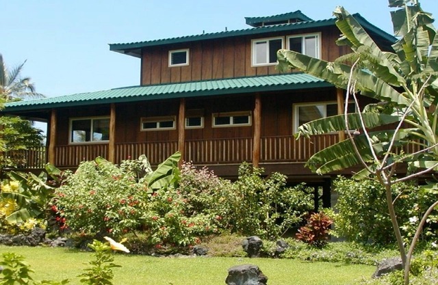 A 2-Minute Walk to K Bay & the Beach! Free Coffee-Mango Farm Tour for Guests!