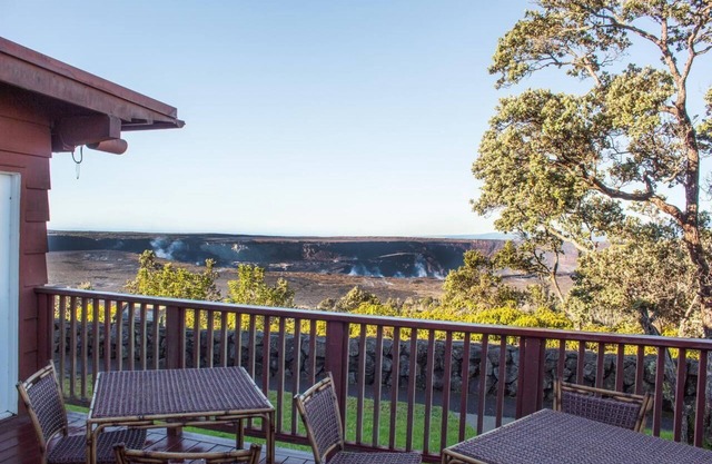 A Place You'll Surely Enjoy! Deluxe Crater View King Unit, Free Parking!