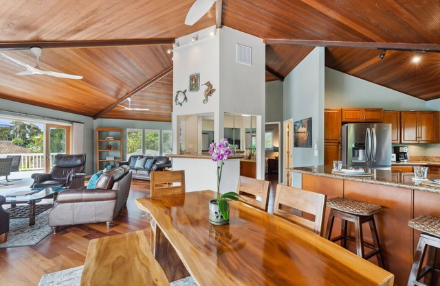 Aloha Hale - Gorgeous home with pool, hot tub, AC