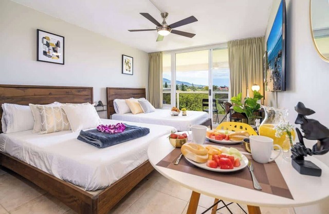 Beachside Retreat | Walk to Shops & Dining