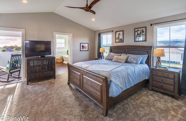 Beautiful Luxury Home, Walking Distance to Shops, Beaches & Fine Dining!