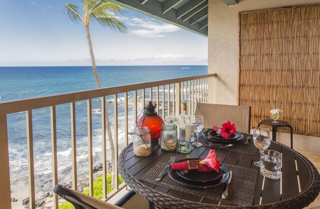 Beautiful Oceanfront Kona Reef Resort Private Top Floor Condo A33, AC throughout