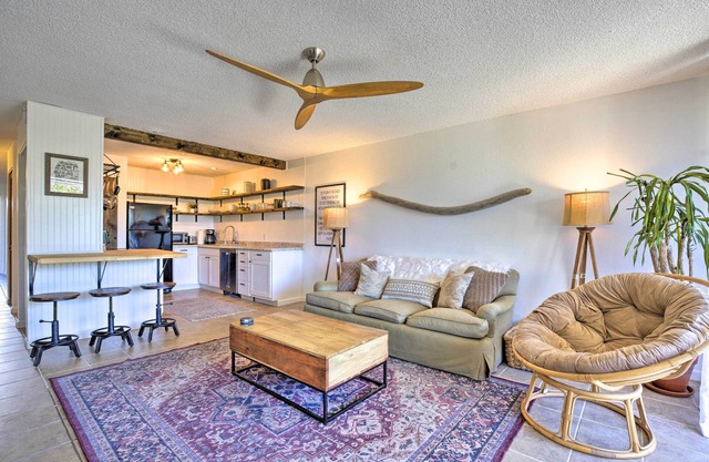 Big Island Condo w/Pool Access: Walk to Beach!