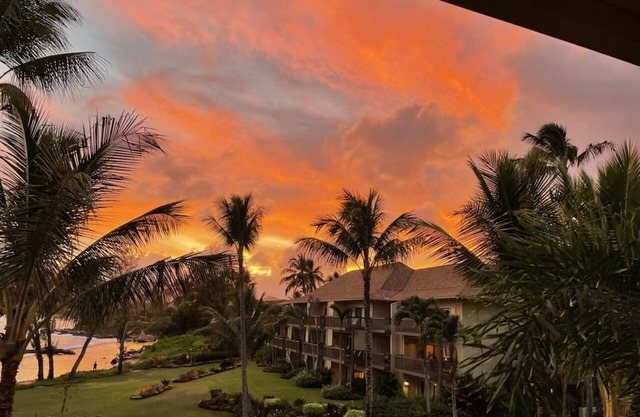 Blue Hawaii - Top Floor Lae Nani 334 - Beachfront Condo with AC & WD