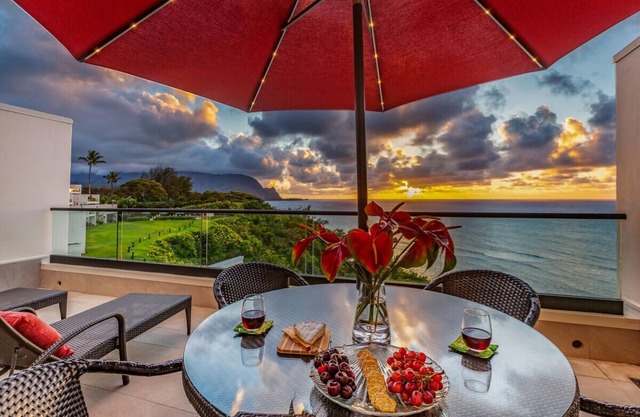 Breathtaking Oceanfront Sunset-Bali Hai Views, A/C + Hideaways Beach Surf Below