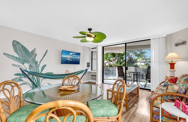 Casa Tropical Kona in Kailua-Kona with an ocean view & pool - walk to the beach