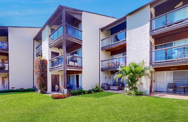 Comfortable condo with private lanai in sunny South Kihei