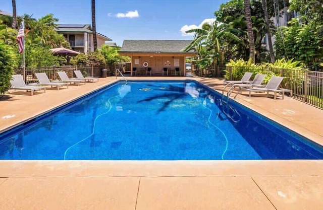 Cozy Kihei Getaway | Steps to Beach & Ocean Views