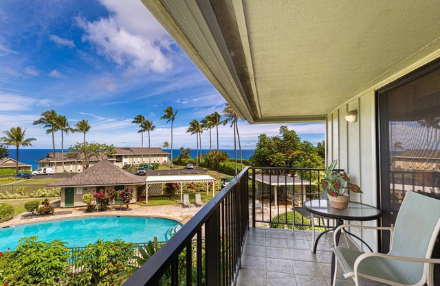 Cozy North Shore Charmer w/Beautiful Ocean Views & Great Onsite Amenities