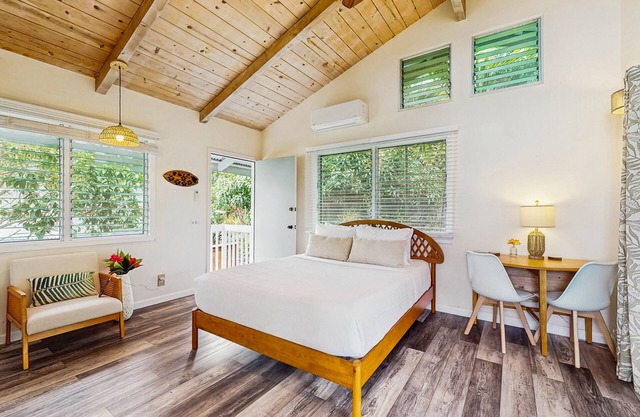 Cozy ohana studio with lush landscaping, lanai with ocean views, gazebo, firepit