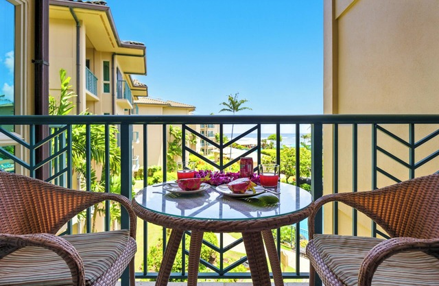 D312 - Ocean & Pool View Suite, Amazing Location, Centrally Located & Stunning!