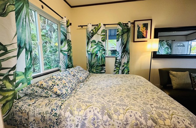 Discover Tranquility at Palm Studio: Your Gateway to Nature in Hilo Town!