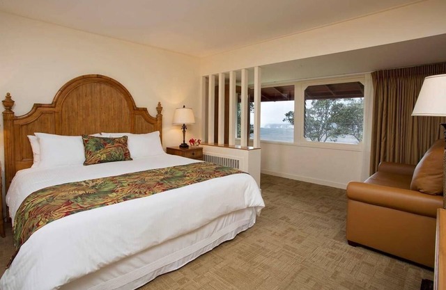 Everything You Need For The Perfect Vacation! King Unit, Free Parking!