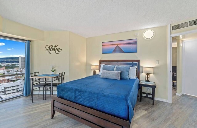 Executive Center 1BR Condo in Honolulu W/Parking