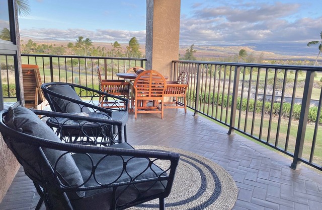 FREE Late Checkout For Fall Bookings. Includes Beach Gear. Bay Club 622 Waikolo