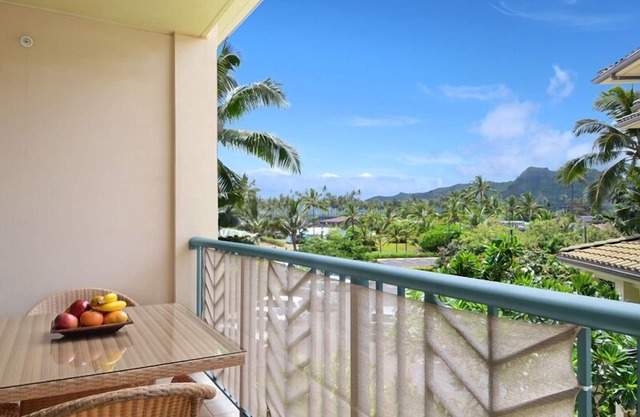 G305 - 2 BR Suite in Kapaa - Sleeps 6, Full Kitchen, AC, Pool, Waterslides, Fun!