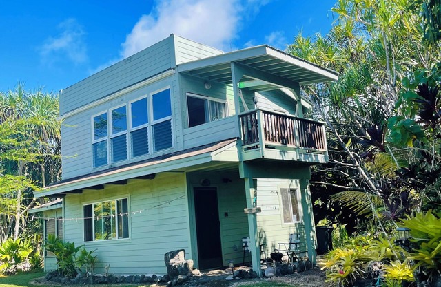 Hikina Shore Getaway. nA Coastal+Jungle Stay