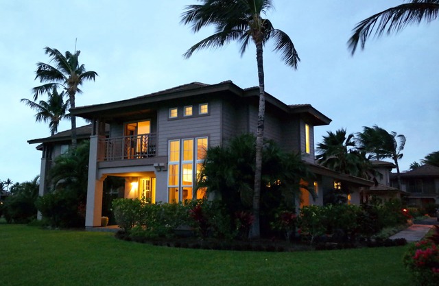 Holiday 4-nt sale! Colony Villas quiet redone end unit. Tropical views, 90 golf!