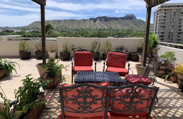 Huge, private lanai with panoramic view of Diamondhead, Honolulu ...