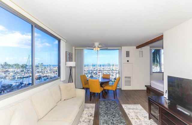 Ilikai Marina, Minutes to the Beach, 180-Degree Ocean View!