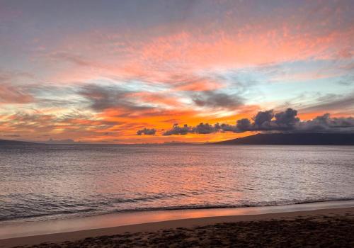 KBM Resorts FREE CAR Maui Kaanapali Villas Renovated Studio Near Beach Central AC MKV-B247