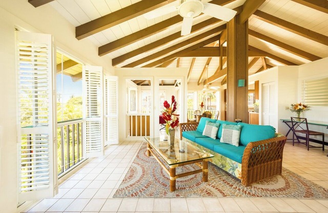 King Palm, Aug Low rates, Ocean views walk to Magics beach Kahalu'u Free HSWIFI
