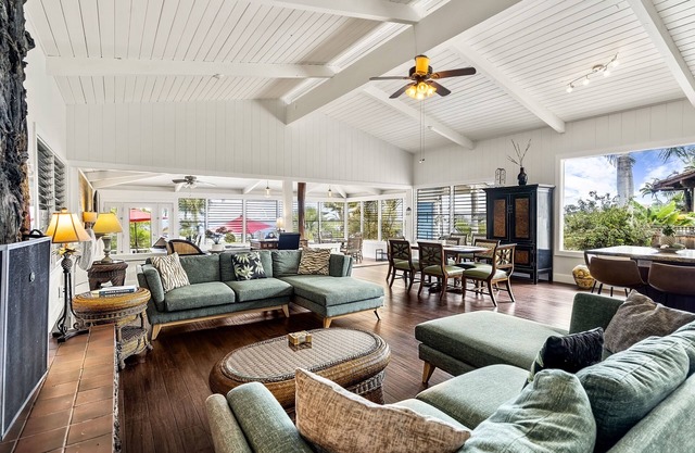 Koana Breeze-Breathtaking Sunset & Ocean Views, Hot Tub Living at its finest!