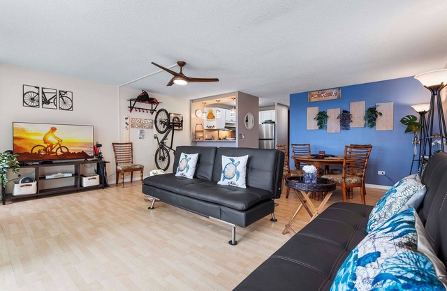 Kona Alii#407: Stunning Corner Unit in the Heart of Kona