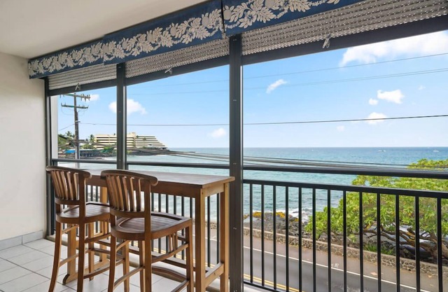 Kona Alii Oceanview Pool Shops & Restaurants