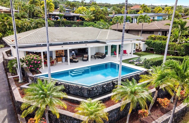 Kona Koa House by Gather: Oceanview 3BR Estate w/Heated Pool & BBQ