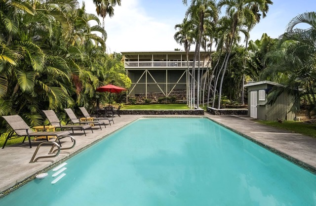 "Kona Sunset House" on Walua: Breathtaking Ocean Views with Incredible Pool!