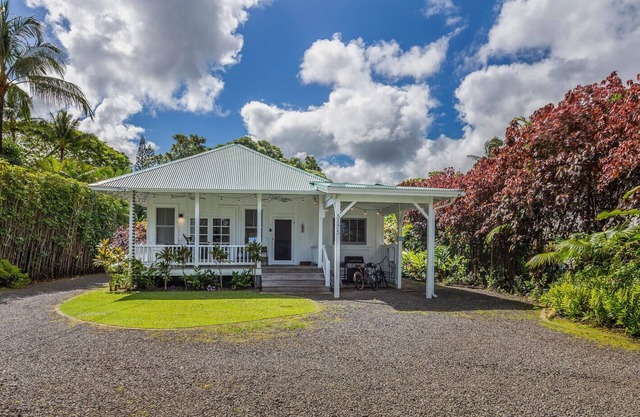 Kuuipo Hale on Weke Rd in Hanalei - short walk to the beach & A/C! TVNC #1159