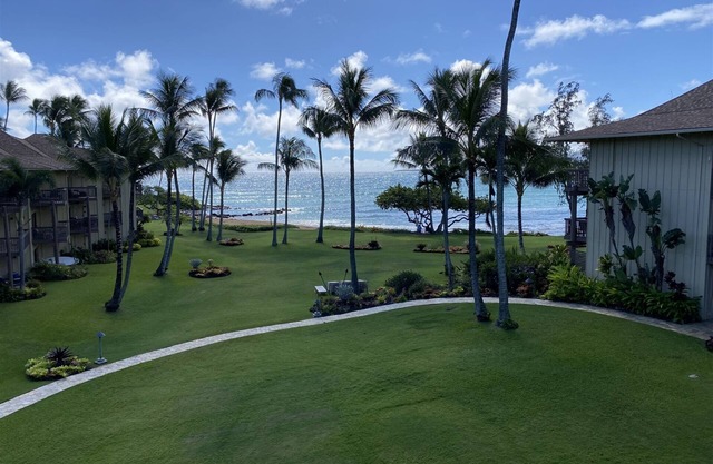 Lae Nani 433. New renovation. Fabulous Ocean View from this Top Floor Condo. A/C in Bedroom!