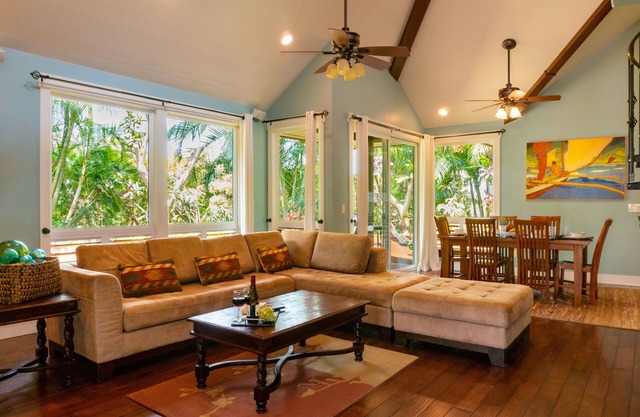 Large Home With An Amazing Kitchen In Princeville.