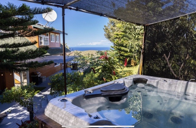 Lua Hoana - Large Ocean View Home with Hot Tub