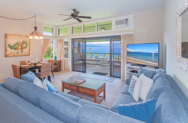 Luxurious remodeled townhouse with gorgeous ocean, island, golf course AND coastal views!