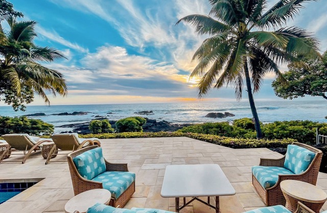 Luxury Kona Beach Estate Oceanfront, Pool, Aircon,Sunsets,Celebrations,PizzaOven