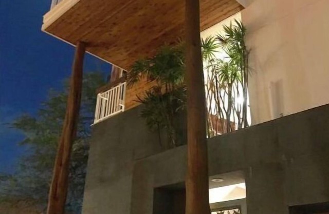 Luxury Modern/AC/5 STAR LOCATION/WALK 2 BEACH