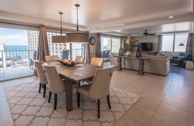 Luxury Waikiki Penthouse - Ocean Views, Free Parking & WIFI